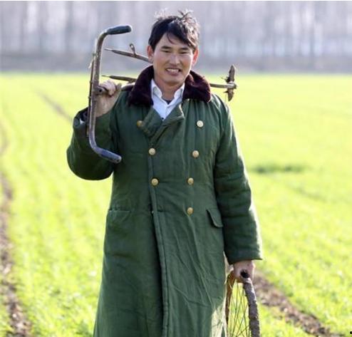 娱乐爆料大衣哥视频播放,娱乐爆料背后的传奇人生